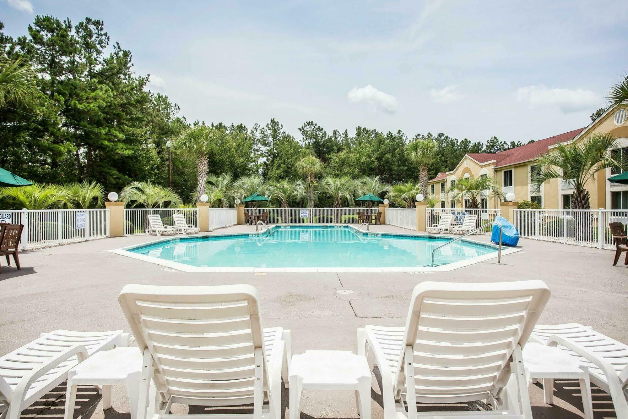 Comfort Inn & Suites Walterboro I-95 Exteriör bild
